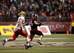 九游游戏中心官网-加拿大队在赛制中的表现：如何调整战术应对不同对手，加拿大队与中国队