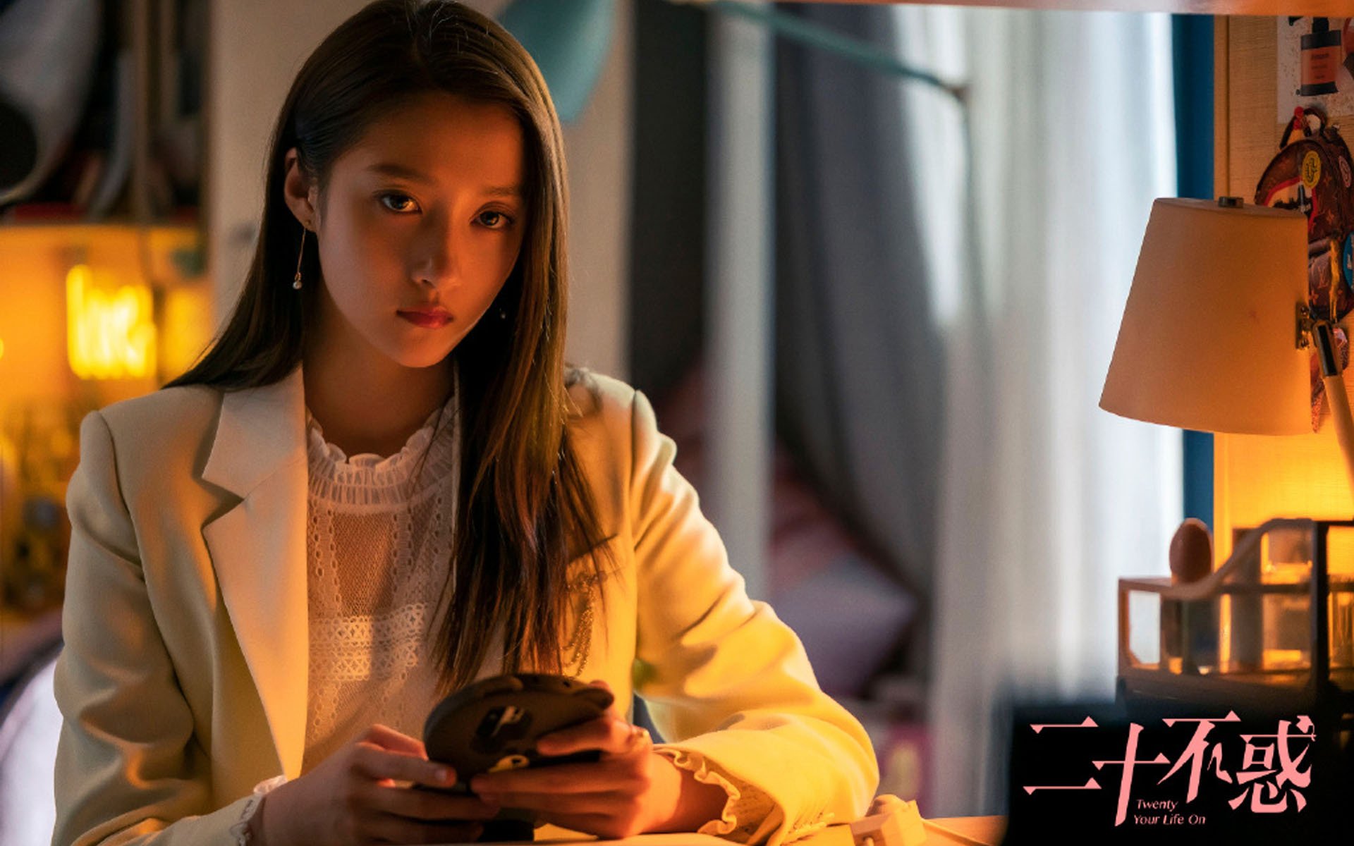 埃弗顿前场拼抢频繁打乱对方部署，埃弗顿中场