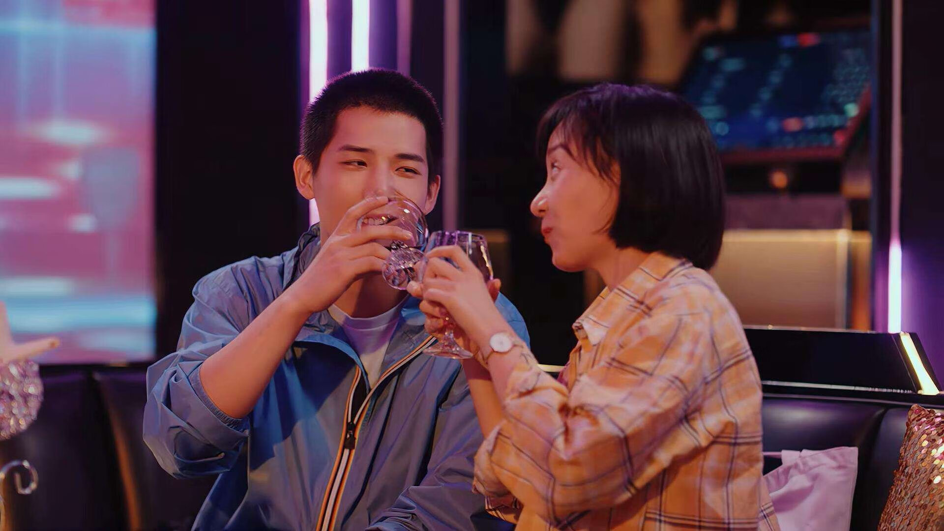 九游网-凯蒂·莱德基以绝对优势摘金，凯蒂·莱德茨基